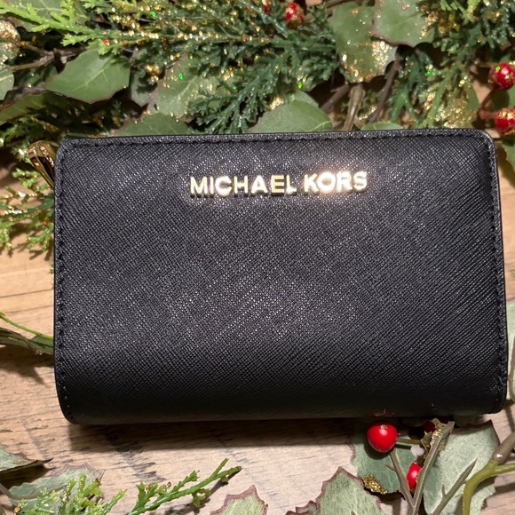 Michael Kors Elegant Black Crossbody Bag and Wallet - Picture 7 of 13